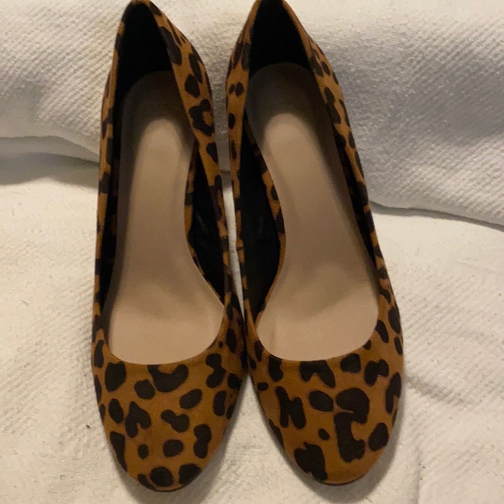 Osos leopard print heels never worn!